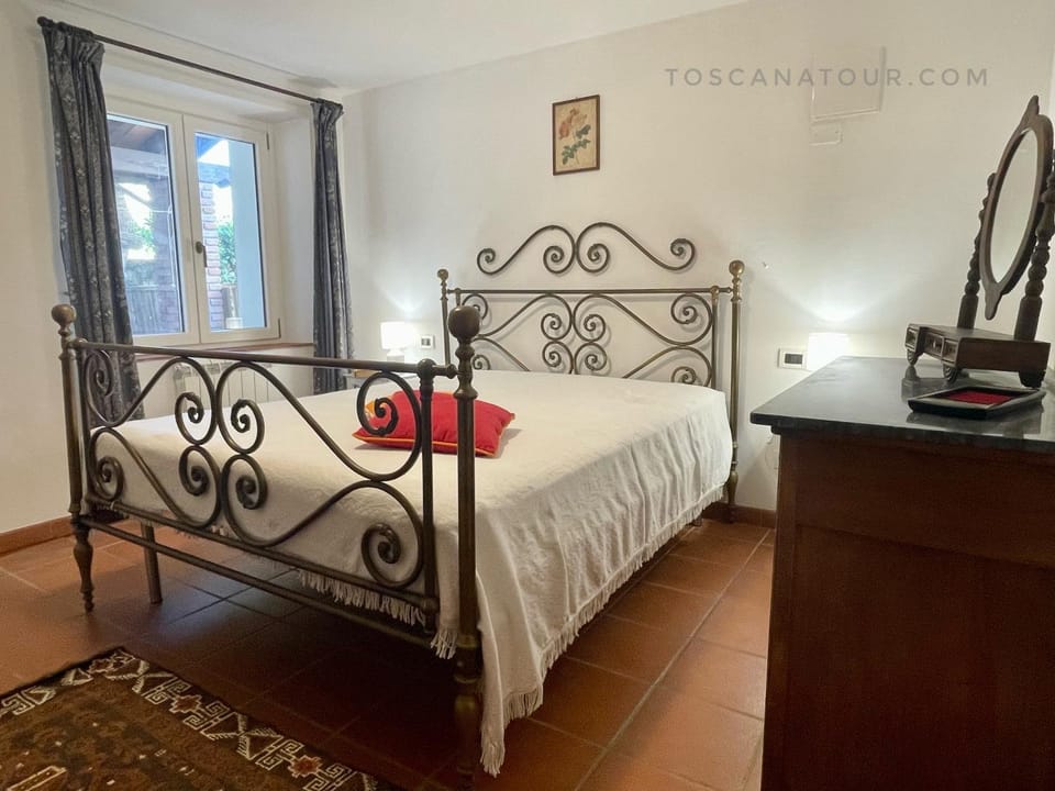 Bed, Photo of the whole room, Bedroom, air conditioner