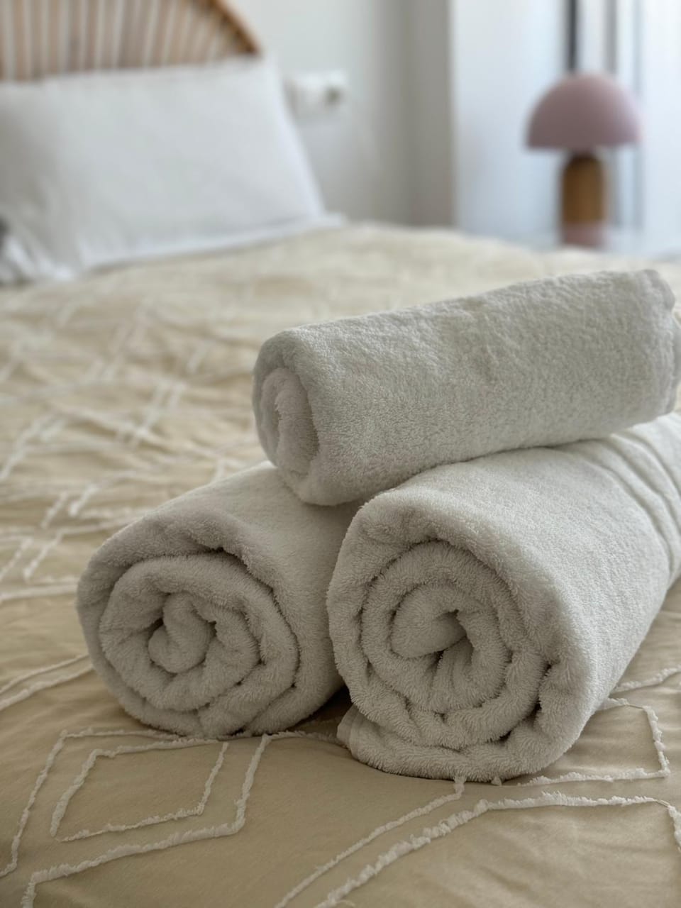 Bed, towels