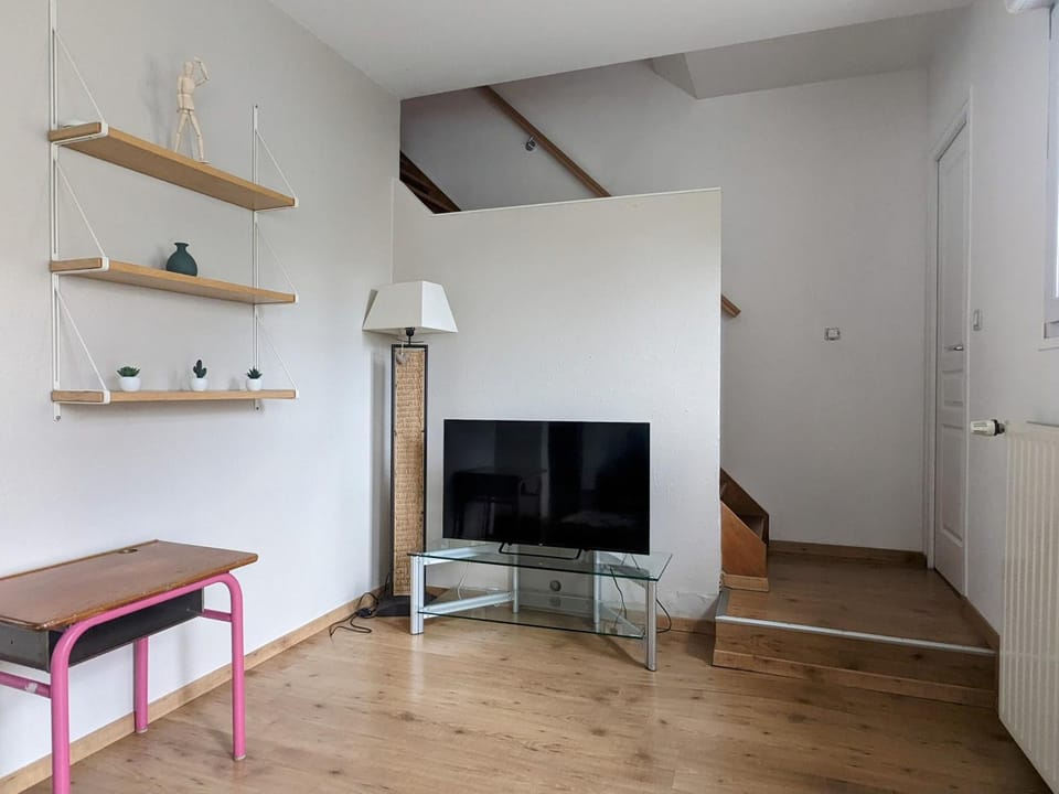 Communal lounge/ TV room, TV and multimedia, Living room