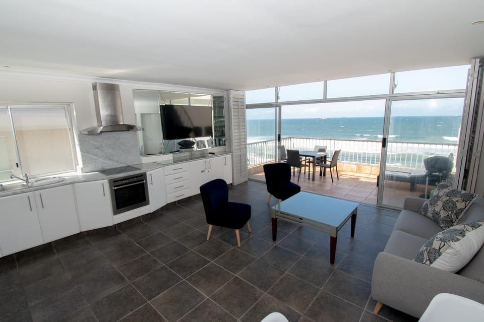 TV and multimedia, View (from property/room), Balcony/Terrace, Kitchen or kitchenette, Living room, Seating area, Dining area, Beach, Sea view, pet friendly, stove