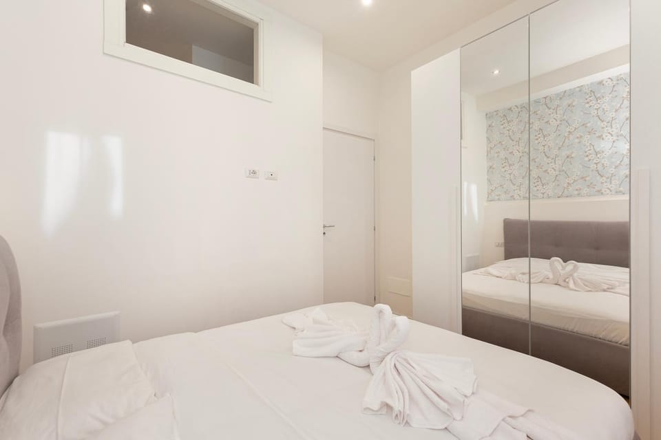 Bed, Photo of the whole room, Bedroom, towels, wardrobe