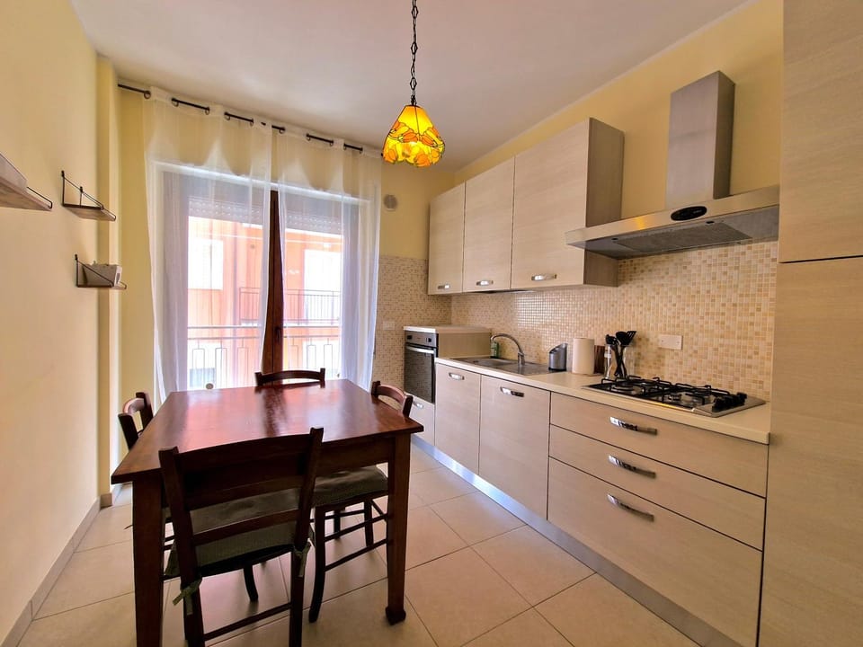 Kitchen or kitchenette, kitchen