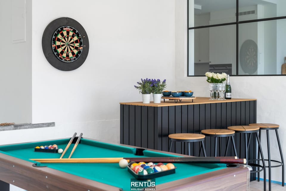 Billiard, Game Room
