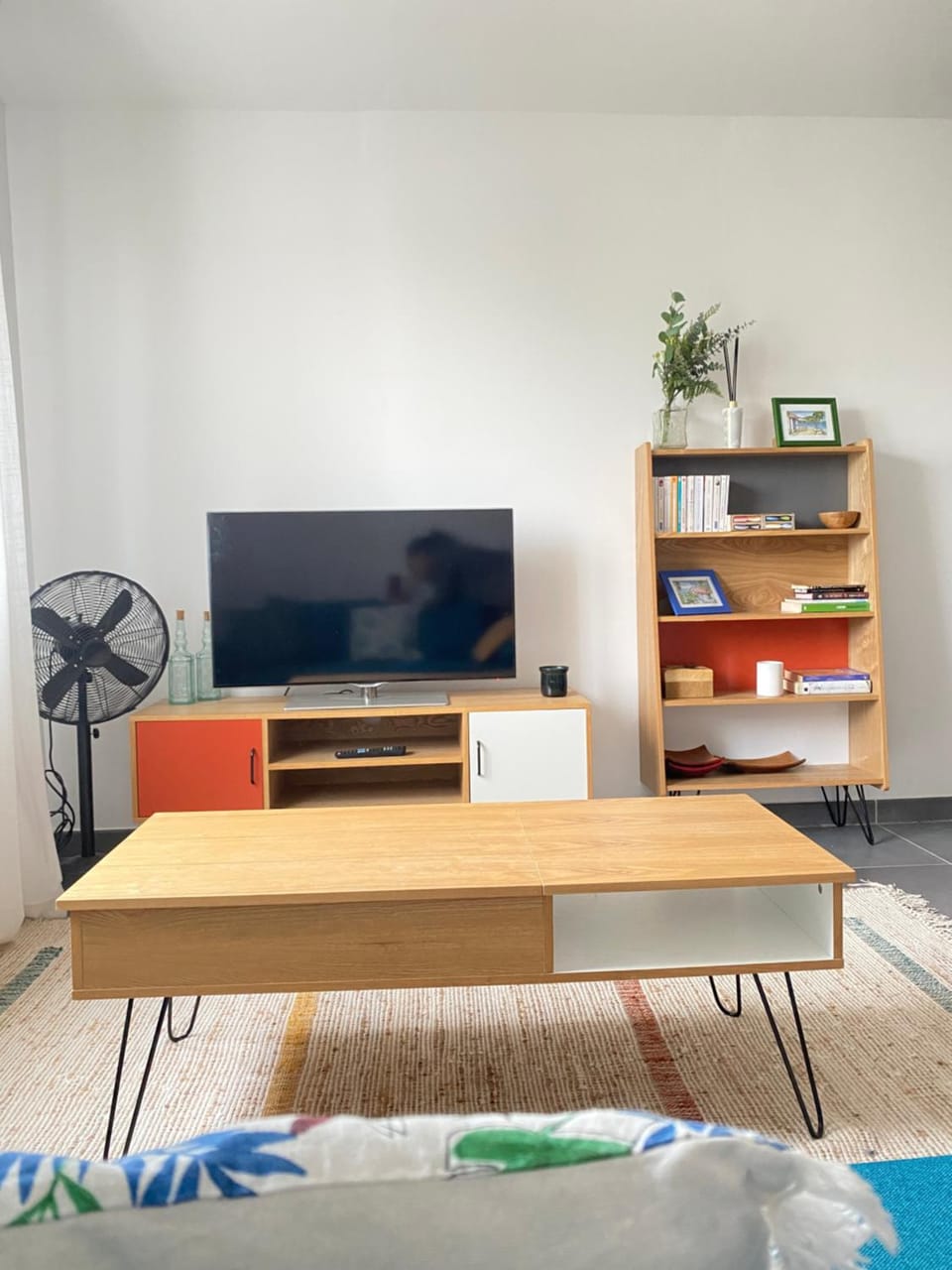 Communal lounge/ TV room, TV and multimedia, fireplace