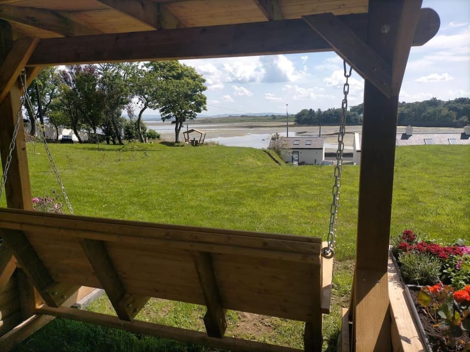 1 Quay Cottages Relaxing 3 bedroom on Sea-Front House in County Mayo