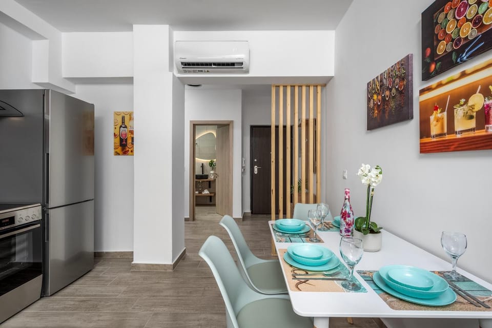 Kitchen or kitchenette, Seating area, Dining area, air conditioner