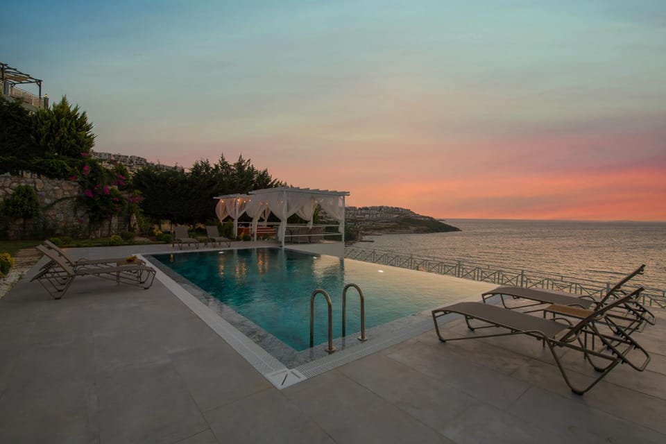 Day, Natural landscape, Mountain view, Pool view, Sea view, Swimming pool, Sunset, sunbed