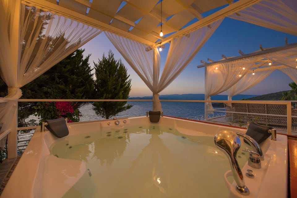 Natural landscape, Hot Tub, Mountain view, Pool view, Swimming pool