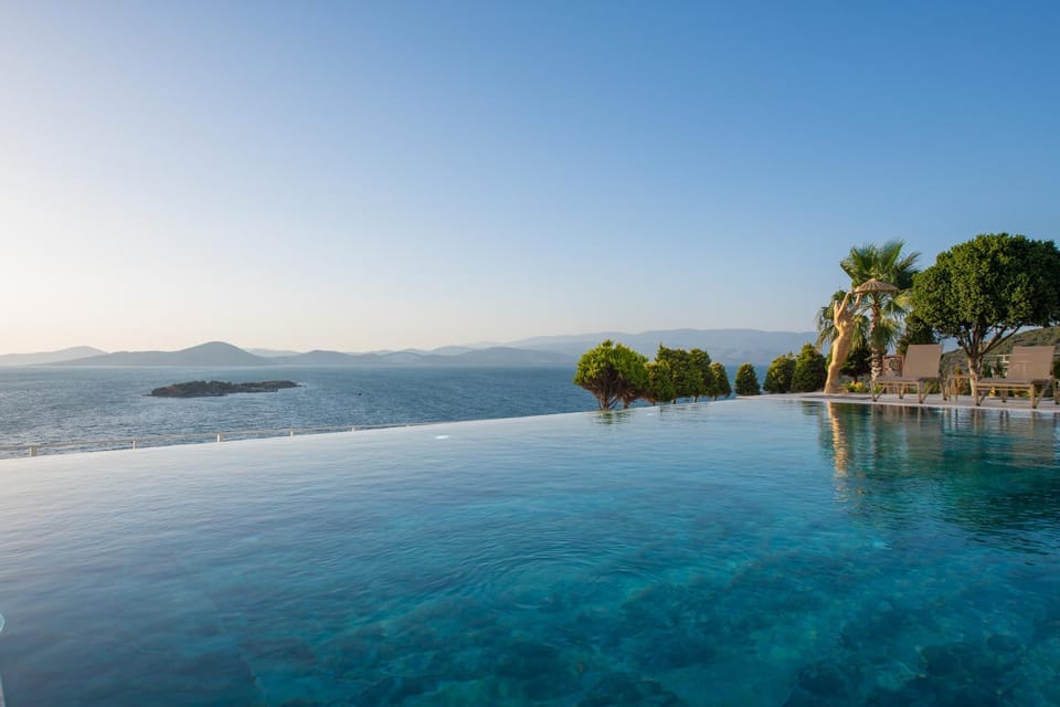 Day, Natural landscape, Mountain view, Pool view, Sea view, Swimming pool