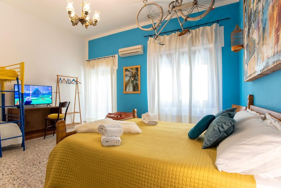 Communal lounge/ TV room, Bed, TV and multimedia, Photo of the whole room