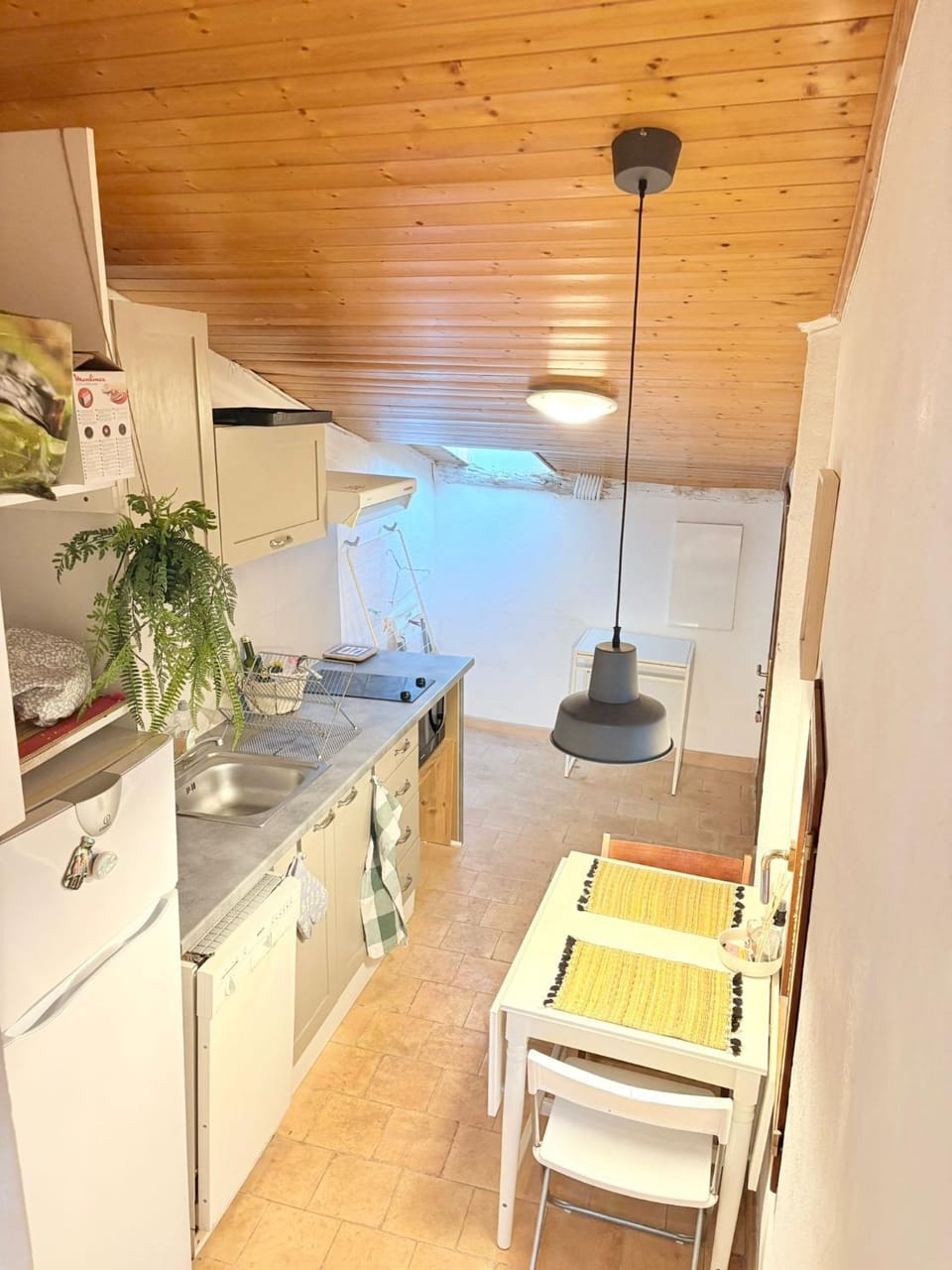 SMALL FLAT IN CENTER QUIET UNDER THE ROOF Apartment in Aix-en-Provence