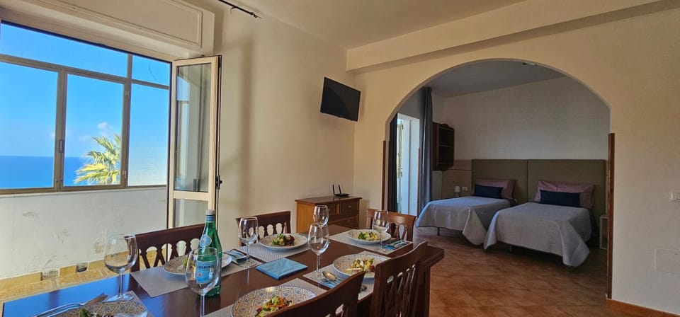 Bed, Natural landscape, TV and multimedia, Living room, Seating area, Dining area, Bedroom, Sea view