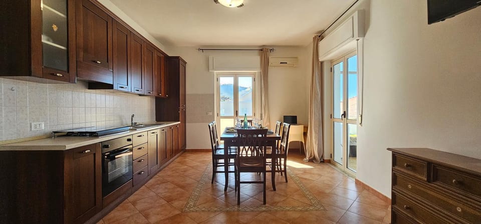 Kitchen or kitchenette, Dining area, pet friendly, stove