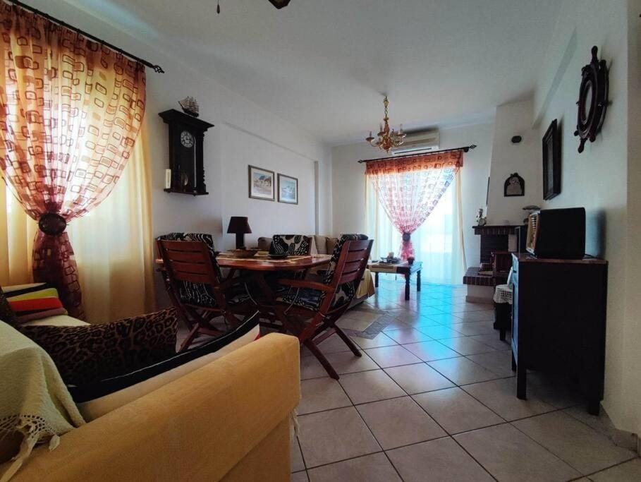 Διαμέρισμα με θέα στον Πευκιά Apartment in Peloponnese Region