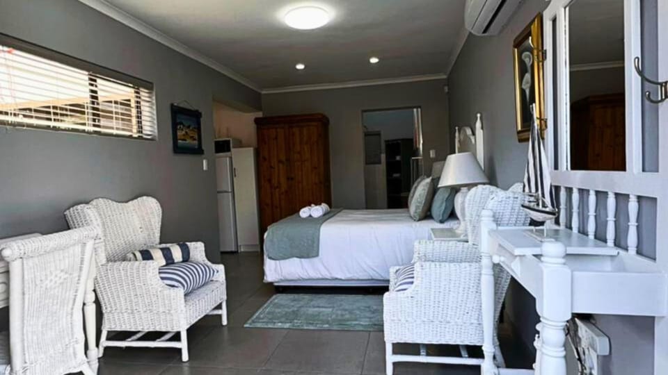 Bed, Bedroom, air conditioner