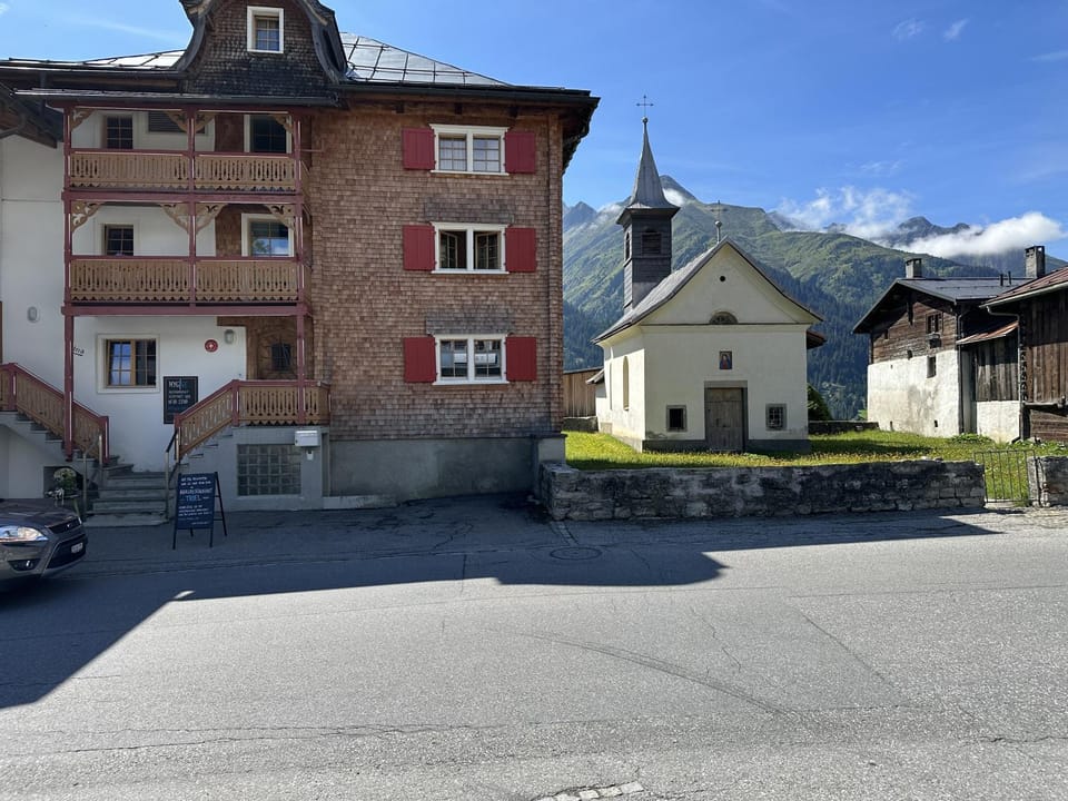 Property building, Location