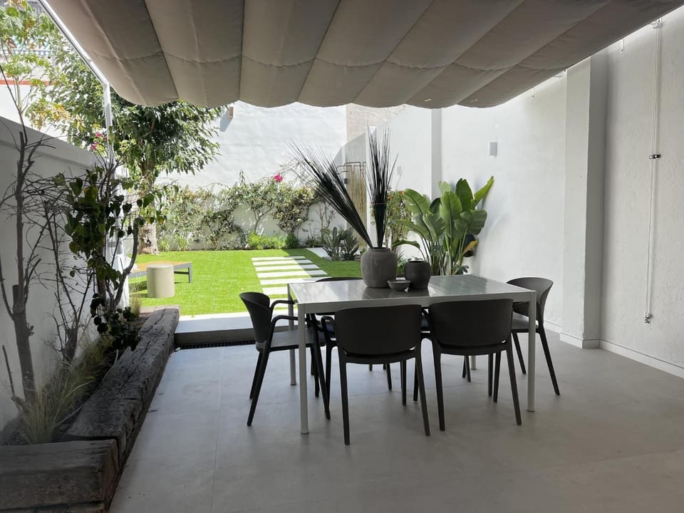 Sitges Spaces Garden Oasis 3 Bedroom 2 Bath Garden Apartment in Sitges
