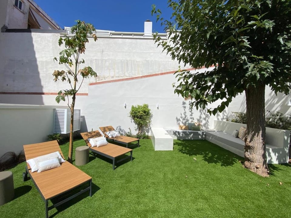 Sitges Spaces Garden Oasis 3 Bedroom 2 Bath Garden Apartment in Sitges