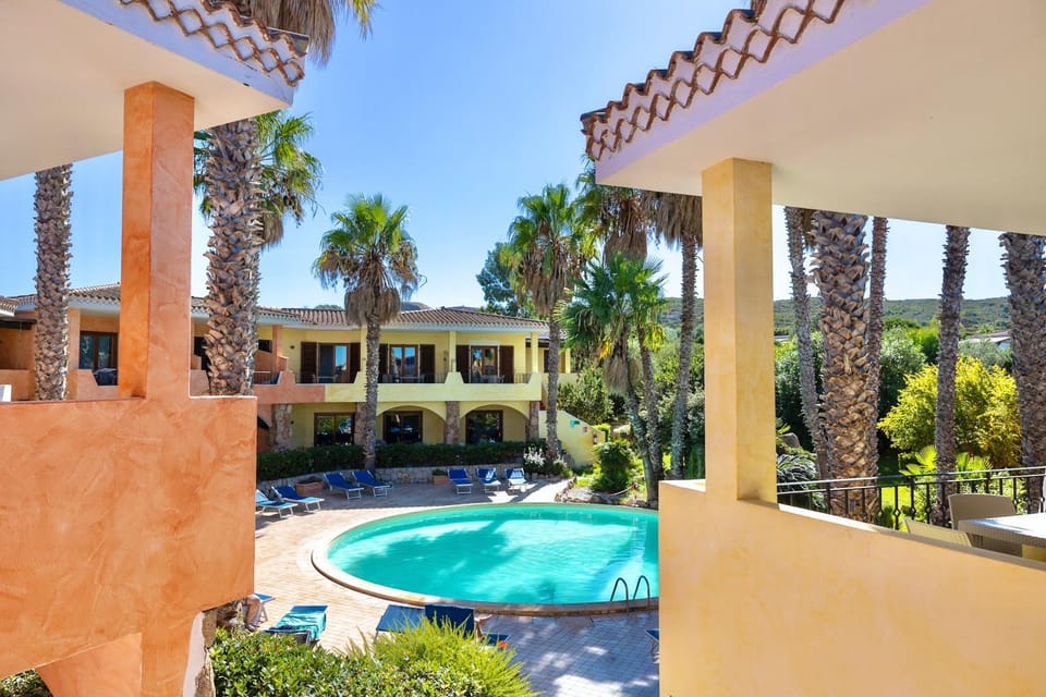 Day, Swimming pool