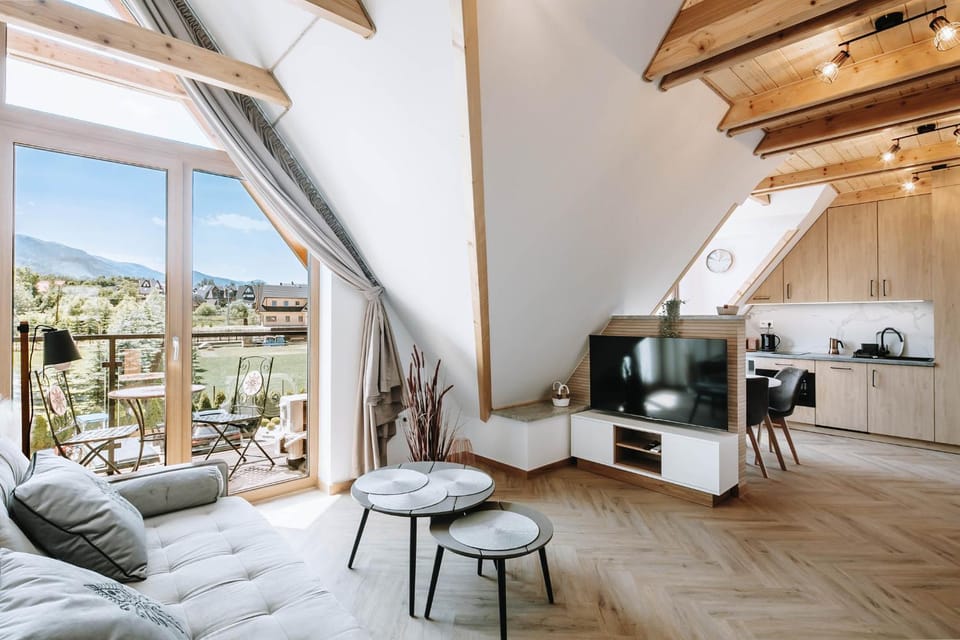 TV and multimedia, Kitchen or kitchenette, Living room, Seating area, Dining area, Mountain view
