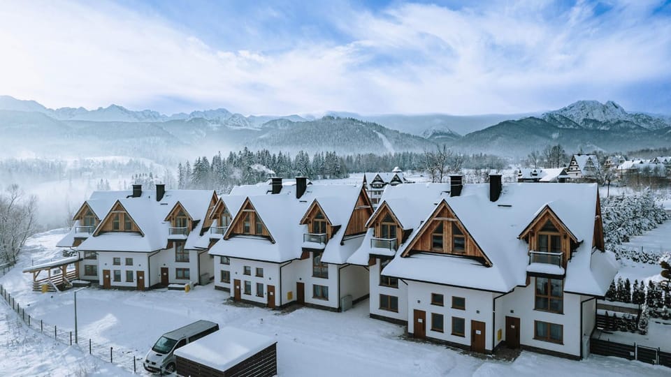 Property building, Bird's eye view, Mountain view
