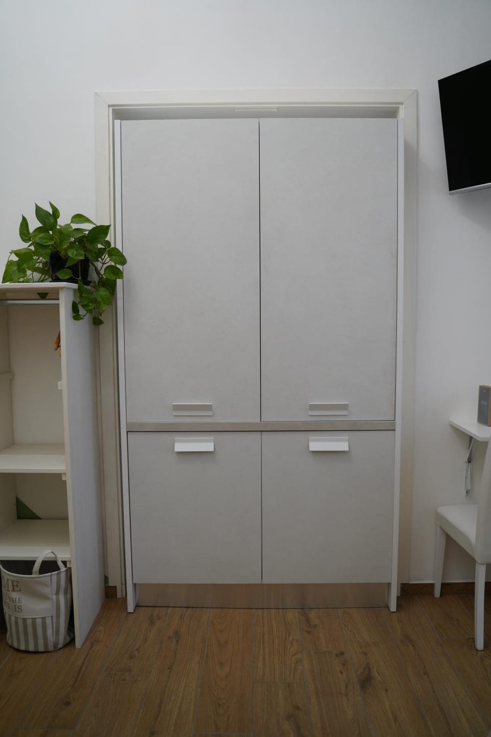 minibar, kitchen