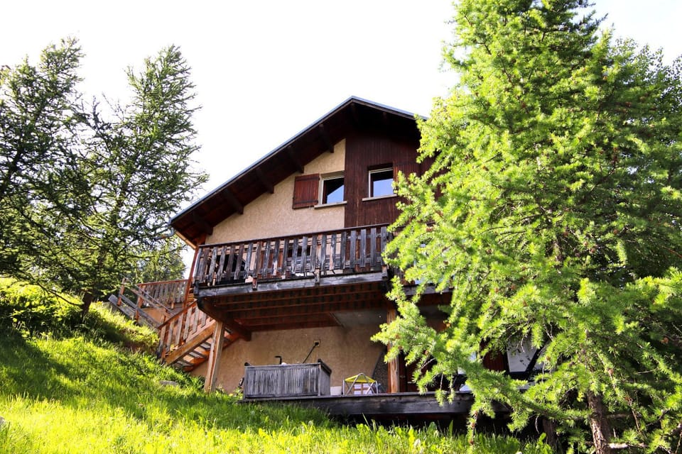 Property building, Balcony/Terrace, Mountain view