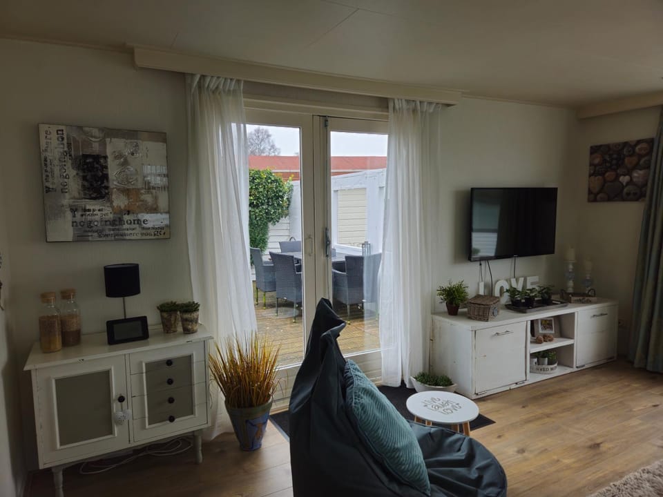 Liefdevol chalet aan het meer Chalet in Burgum