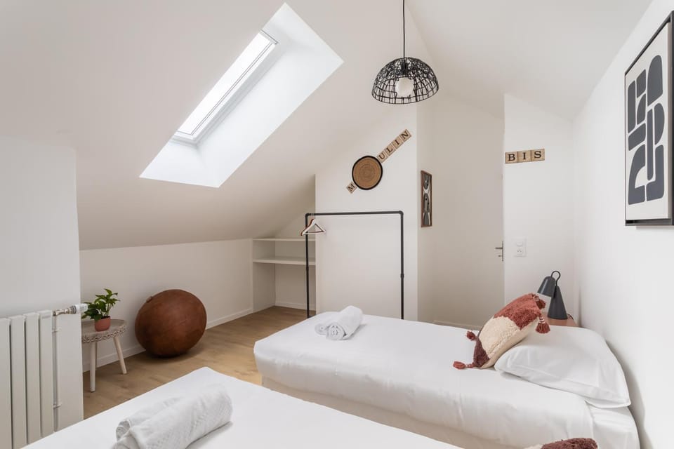 Bed, Photo of the whole room, Bedroom