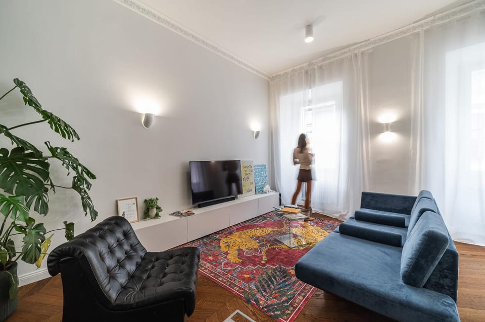 TV and multimedia, Living room, Photo of the whole room, Seating area, Evening entertainment
