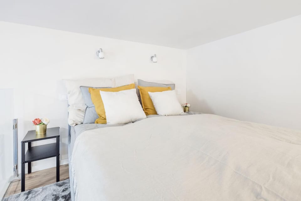 Bed, Bedroom