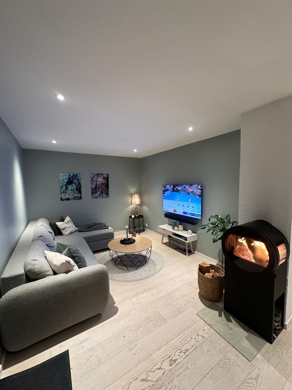 Communal lounge/ TV room, TV and multimedia, Seating area