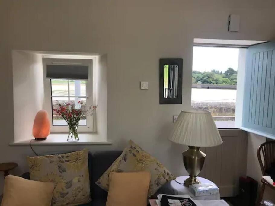 3 Quay Cottage Killala. Luxury Sea-Front Cottage House in County Mayo