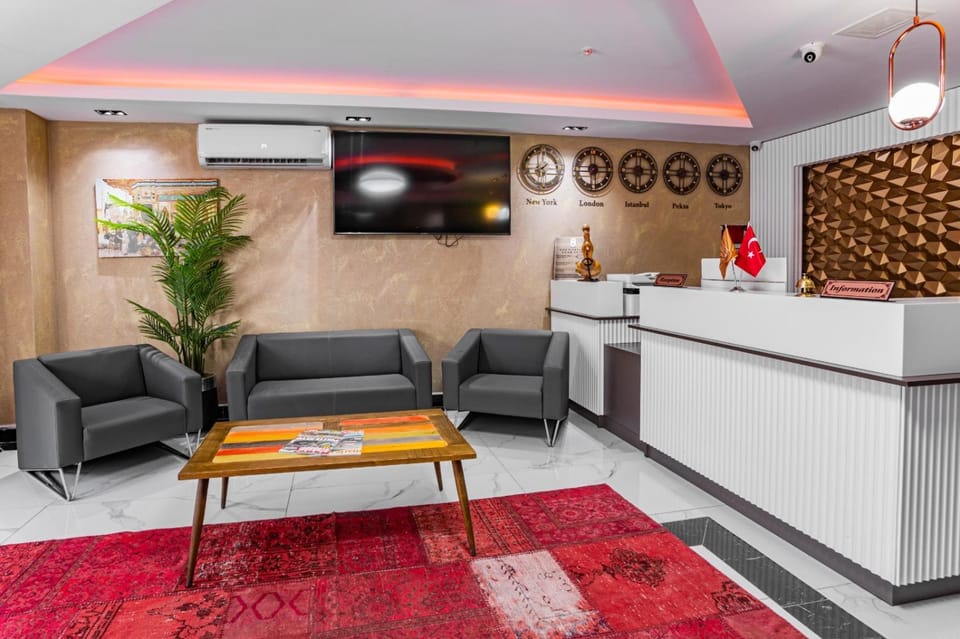 Communal lounge/ TV room, Lobby or reception