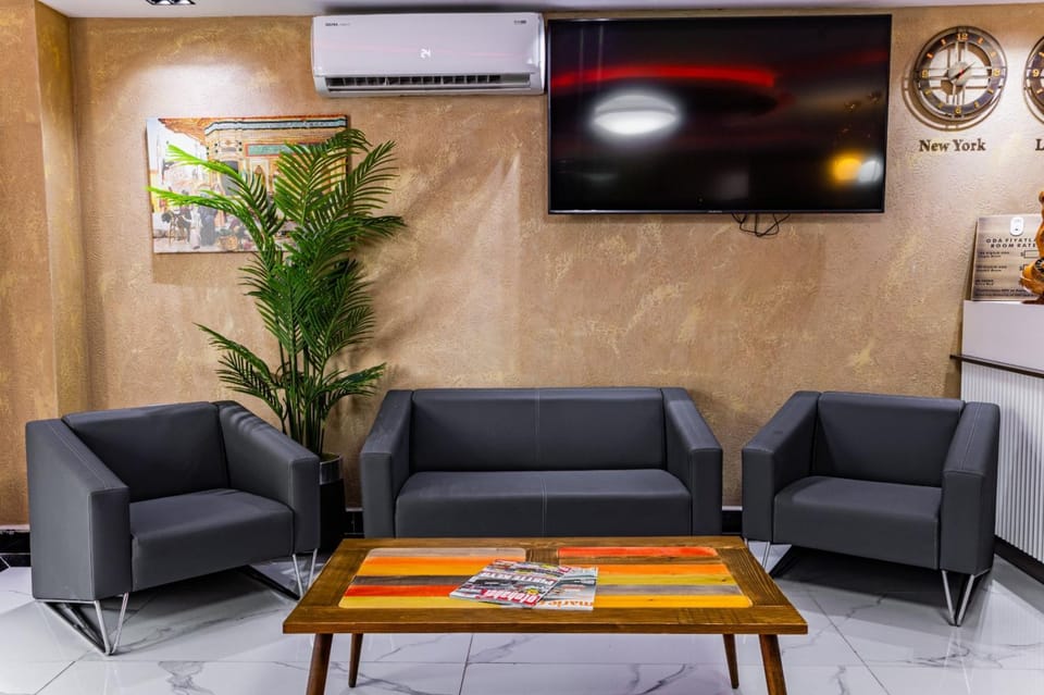 Communal lounge/ TV room