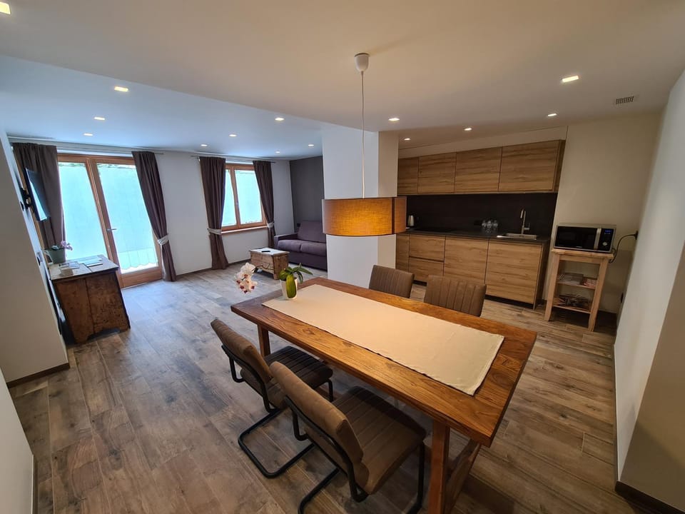 Living room, Dining area