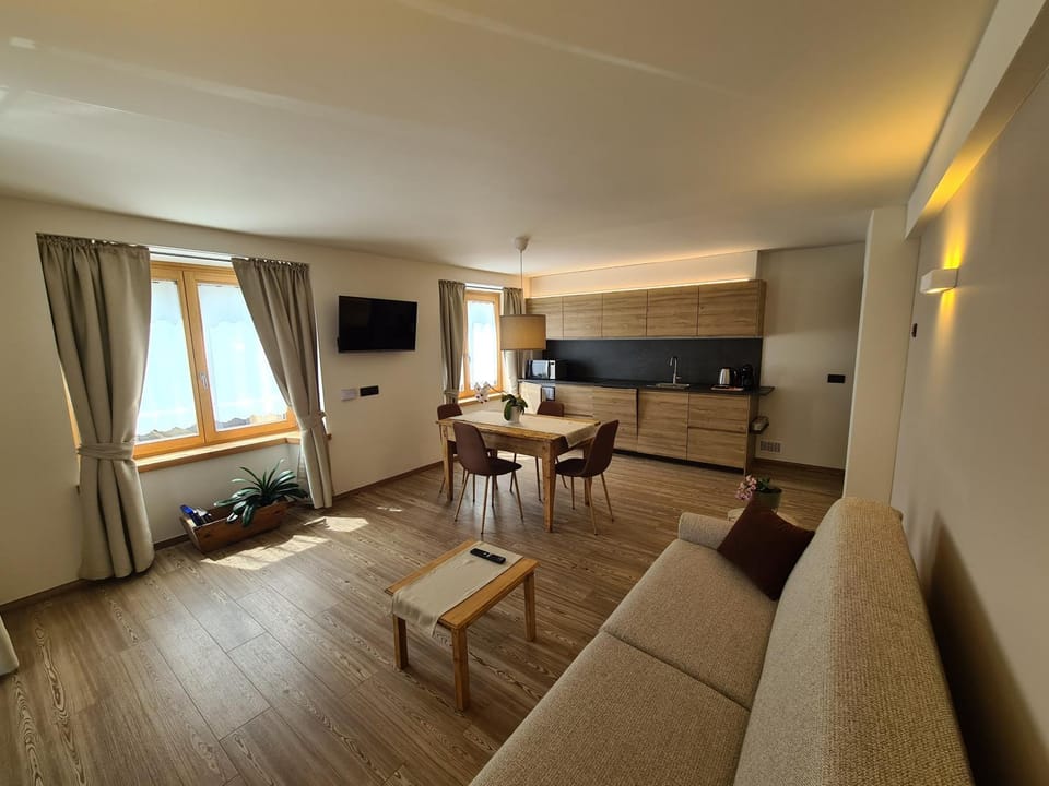 Living room, Dining area