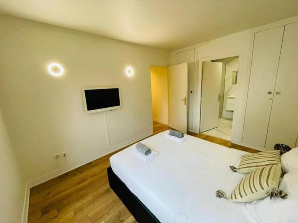 Bed, Photo of the whole room, Bedroom, wardrobe