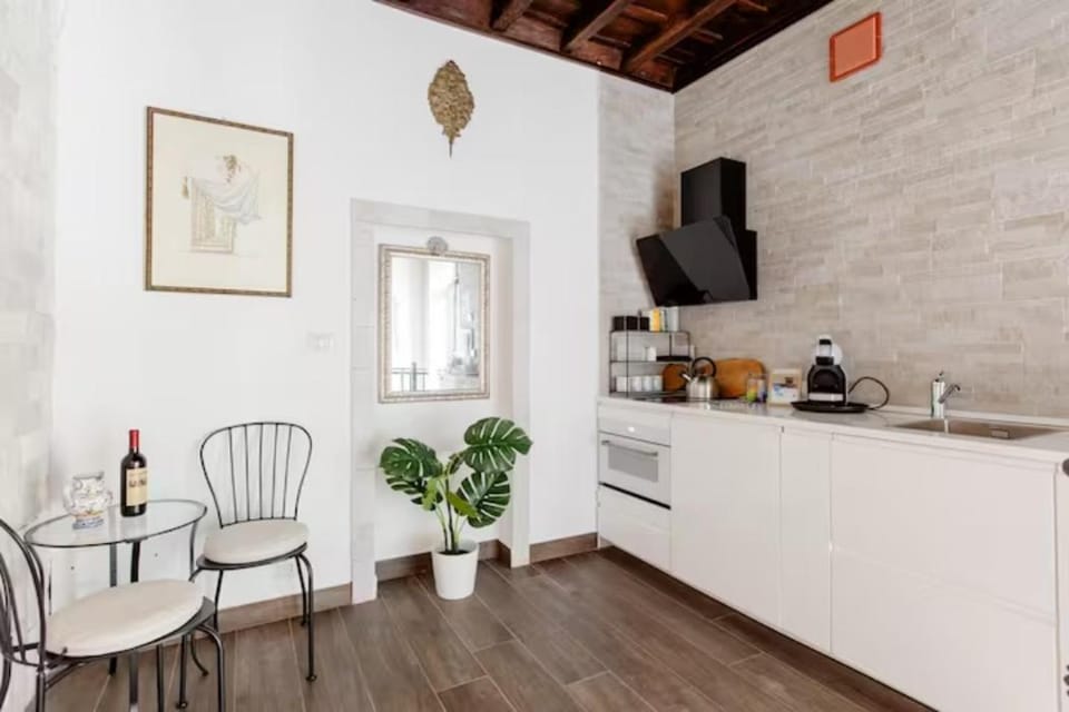 Coffee/tea facilities, Kitchen or kitchenette, Dining area
