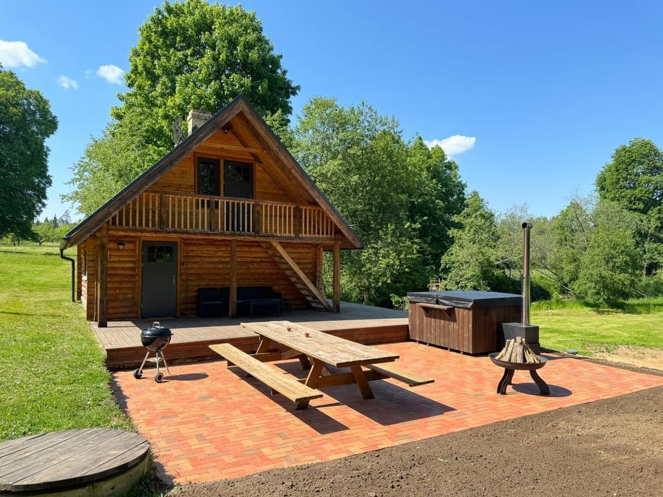 Property building, Patio, Natural landscape, BBQ facilities, Hot Tub