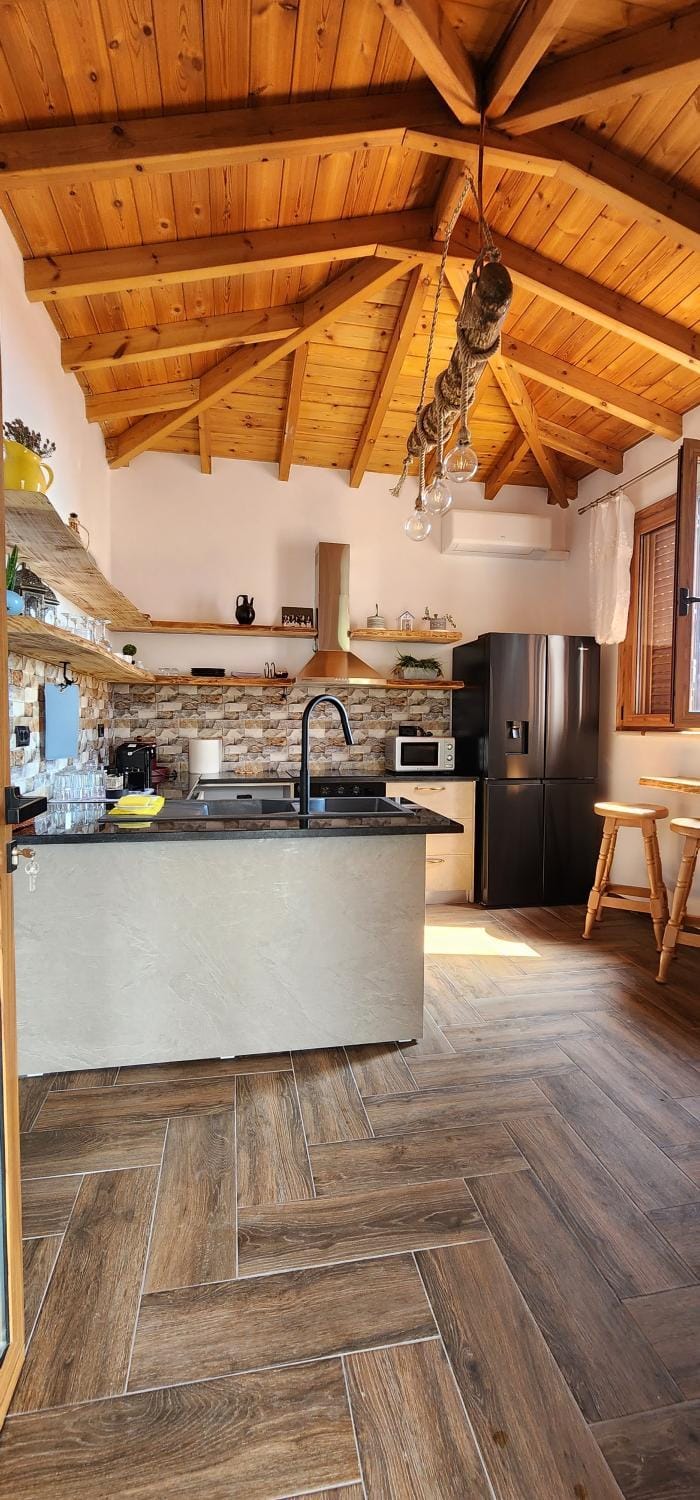 Kitchen or kitchenette, Dining area, minibar, pet friendly, stove