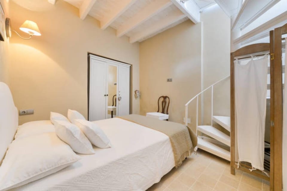 Property building, Living room, Bedroom