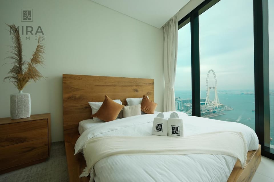 Bed, Bedroom, Sea view