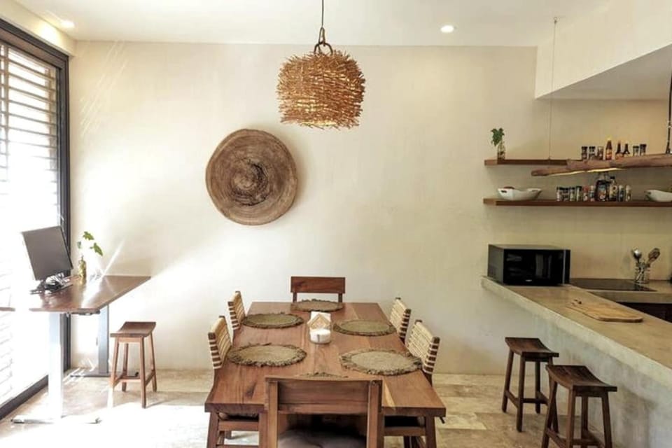 Food and drinks, Seating area, Dining area, Food