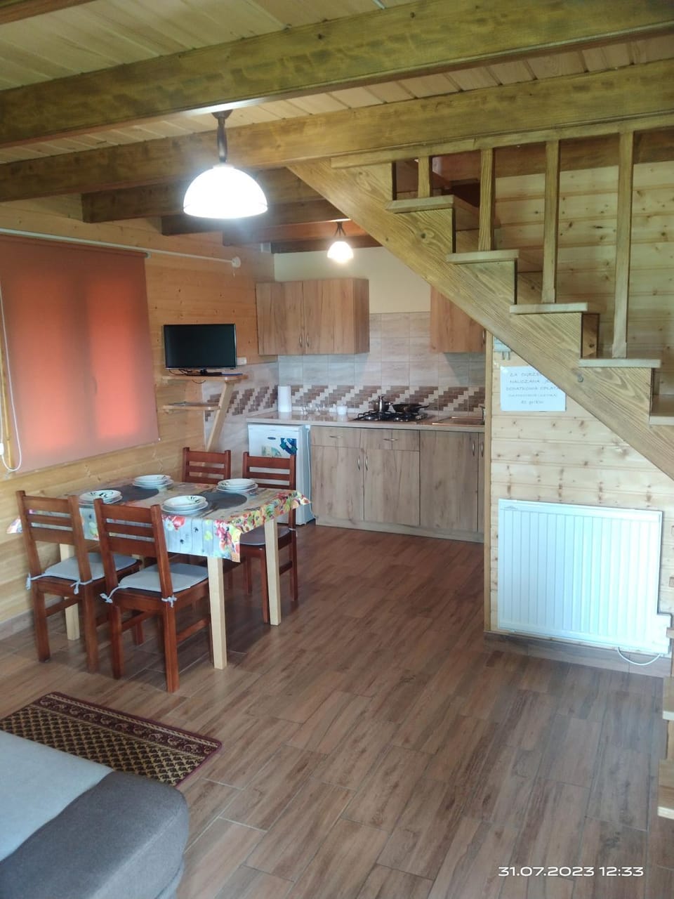 Kitchen or kitchenette, Dining area, stove