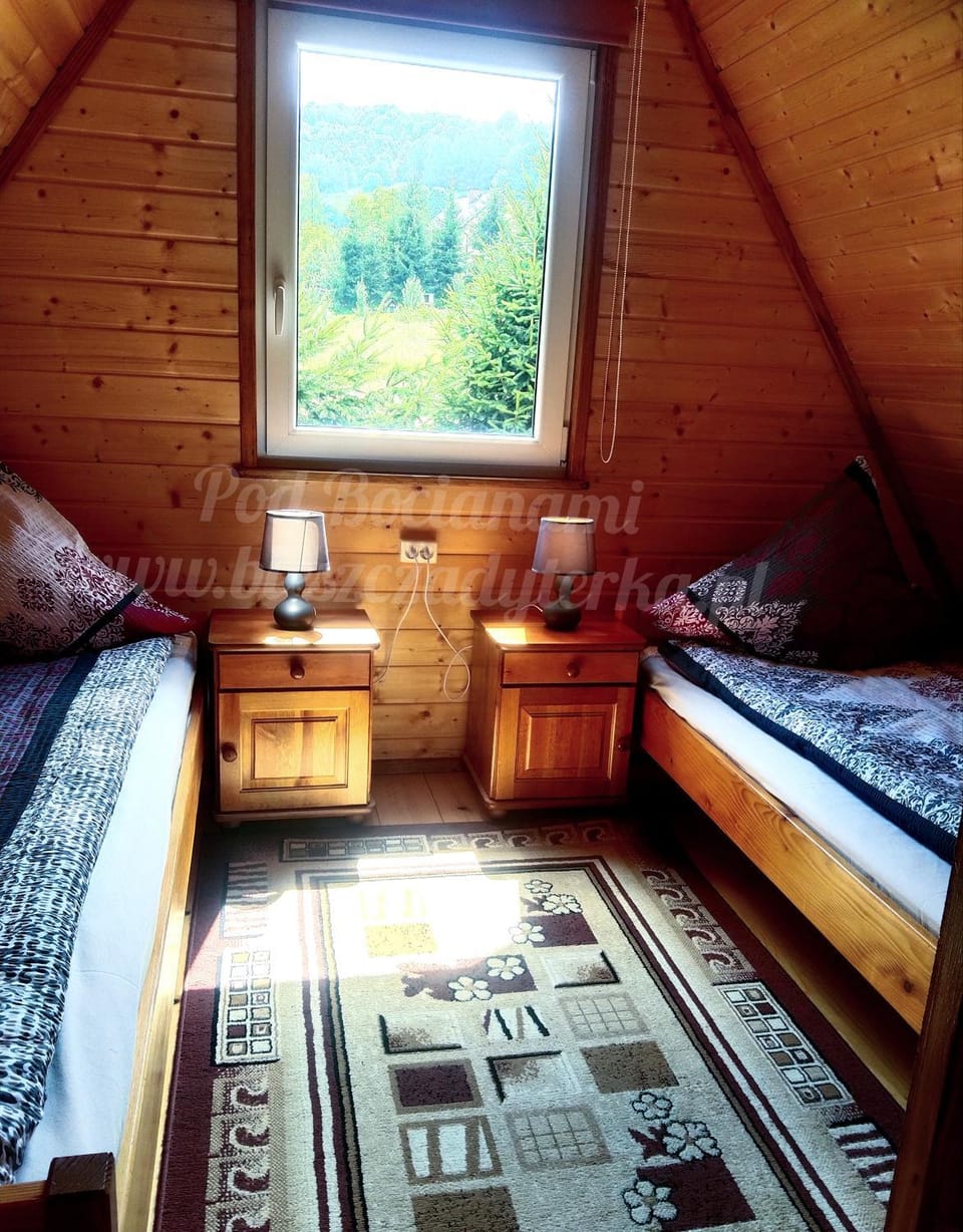 Bed, Photo of the whole room, Seating area, Bedroom
