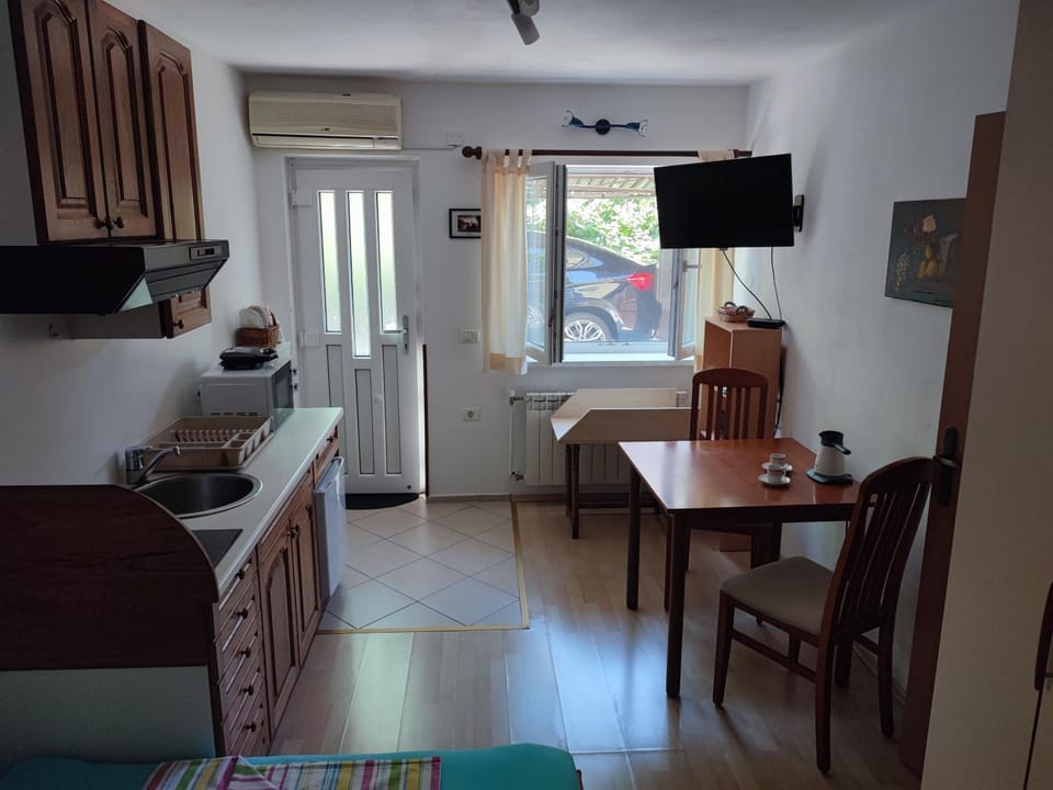 TV and multimedia, Kitchen or kitchenette, Seating area, Dining area, hair dresser, minibar, stove