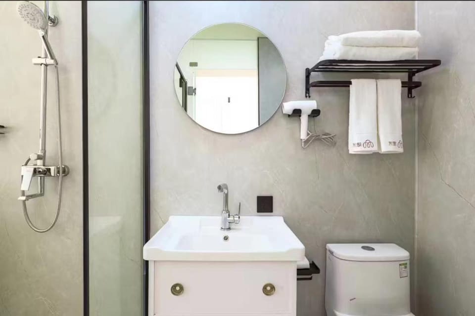 Shower, Toilet, Bathroom, towels