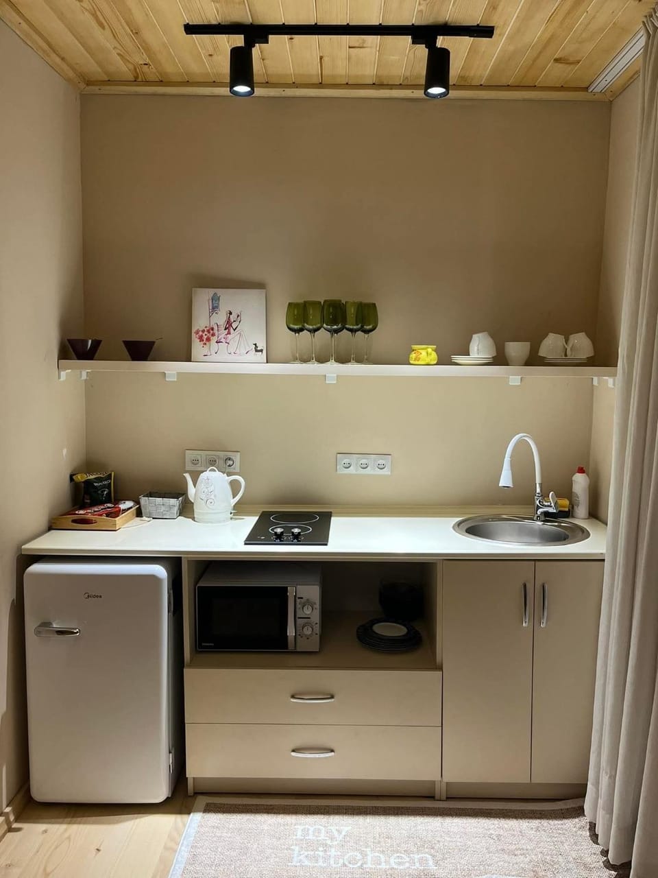 Kitchen or kitchenette