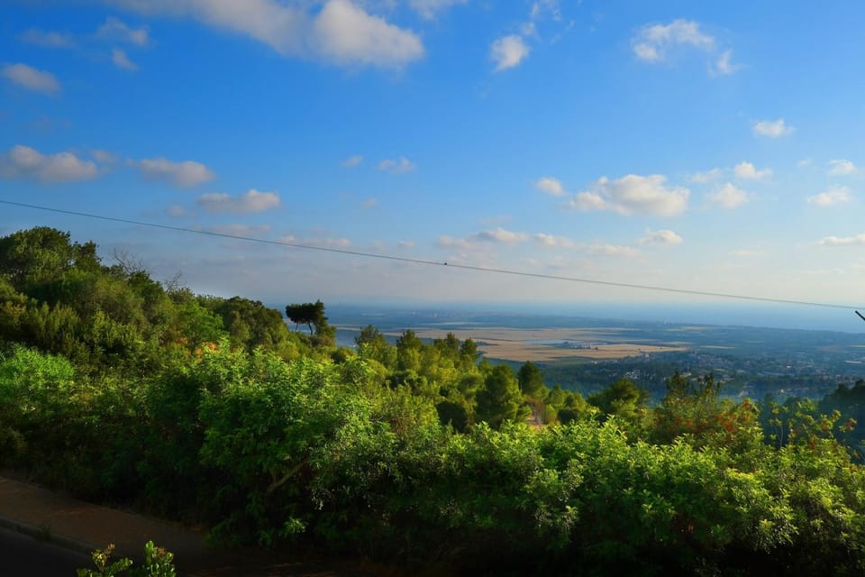 Nearby landmark, Natural landscape, Mountain view